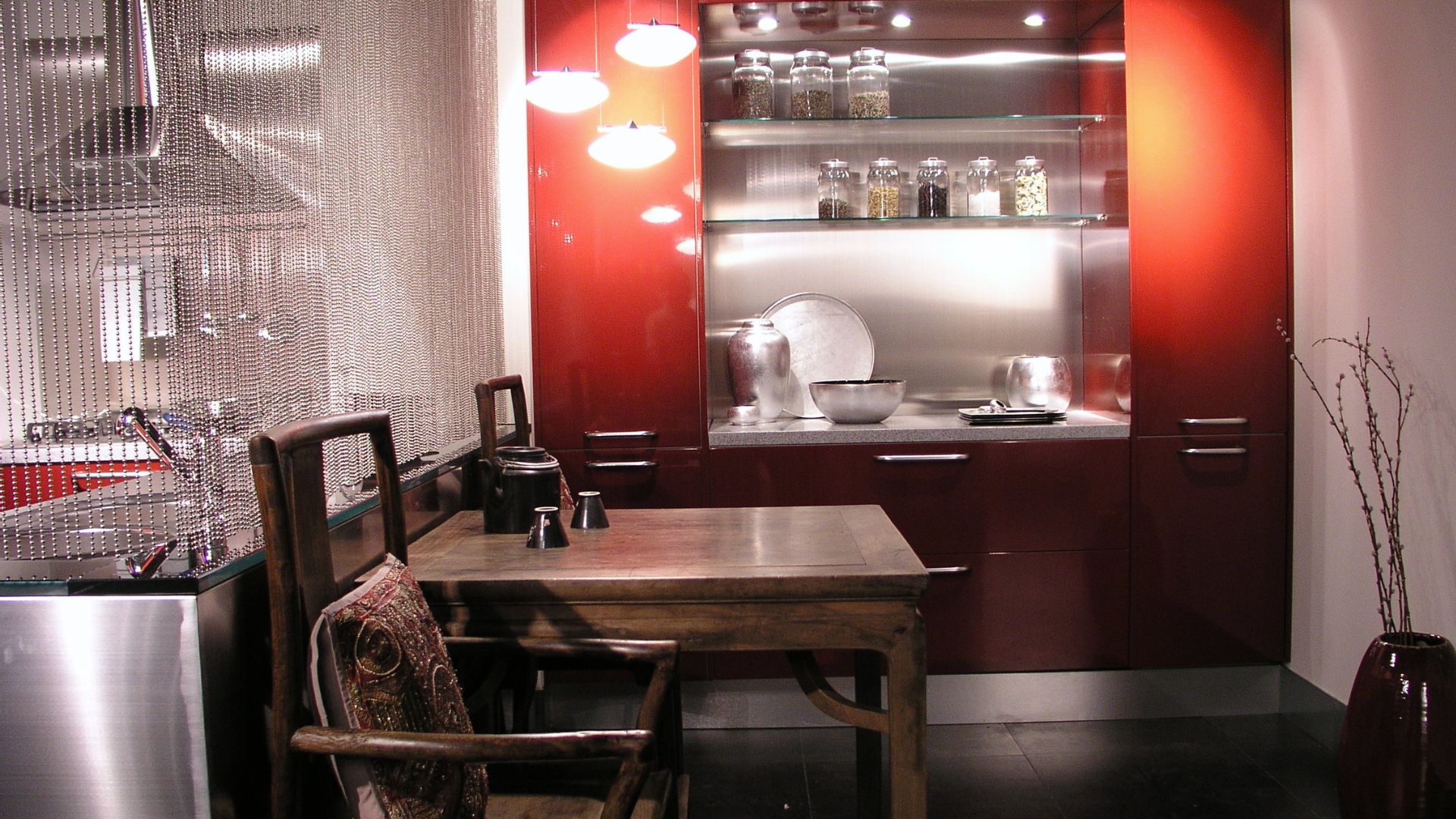 Kitchen with metal chain partition